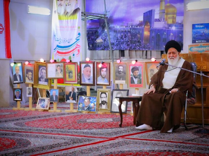 ضرورت شناخت ریشههای انقلاب اسلامی برای جامعه