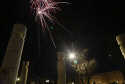 نورافشانی آسمان خرم‌آباد در شب پیروزی انقلاب