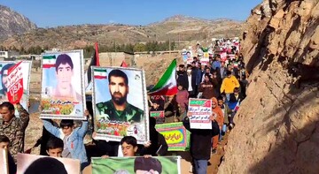 جشن ۴۷ سالگی انقلاب اسلامی در منظم‌ترین روستای خشتی جهان