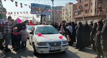 حضور کاروان جشن ازدواج زوج‌های البرزی در سالروز پیروزی انقلاب