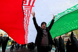 حضور پرشور مردم در راهپیمایی ۲۲ بهمن موجب یاس دشمنان می شود