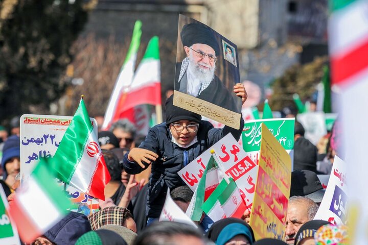 مراسم راهپیمایی ۲۲ بهمن در شهر کرمان آغاز شد