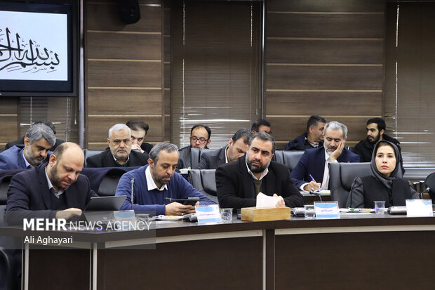 نشست فعالان اقتصادی، کارآفرینان و تولیدکنندگان آذربایجان‌غربی با رئیس مجلس