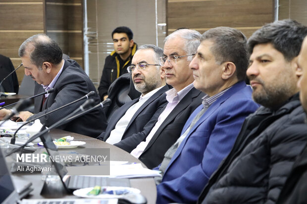 نشست فعالان اقتصادی، کارآفرینان و تولیدکنندگان آذربایجان‌غربی با رئیس مجلس