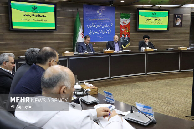 نشست فعالان اقتصادی، کارآفرینان و تولیدکنندگان آذربایجان‌غربی با رئیس مجلس