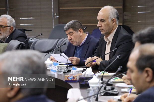 نشست فعالان اقتصادی، کارآفرینان و تولیدکنندگان آذربایجان‌غربی با رئیس مجلس