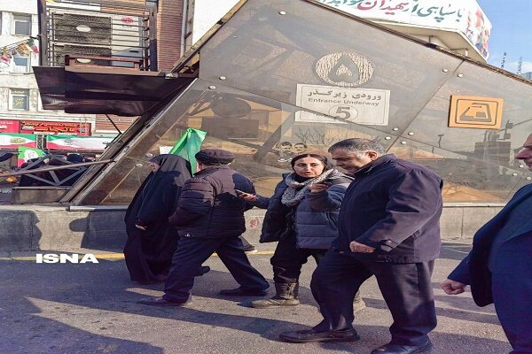 İran Petrol Bakanı 11 Şubat Yürüyüşü'ne katıldı