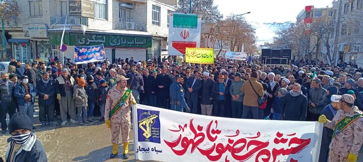 سرمای هوا حریف گروسی‌ها نشد/ شکوه حماسه مردم در راهپیمایی ۲۲ بهمن