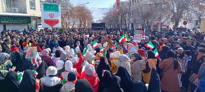 سرمای هوا حریف گروسی‌ها نشد/ شکوه حماسه مردم در راهپیمایی ۲۲ بهمن