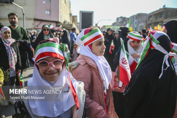 دهه فجر امسال با محوریت نشاط و هویت انقلابی در مدارس برگزار می شود