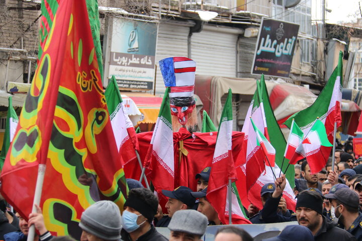 ۲۲ بهمن نمایشگاه اتحاد؛ گرمای حضور کرمانشاهیان یخ بهمن را شکست