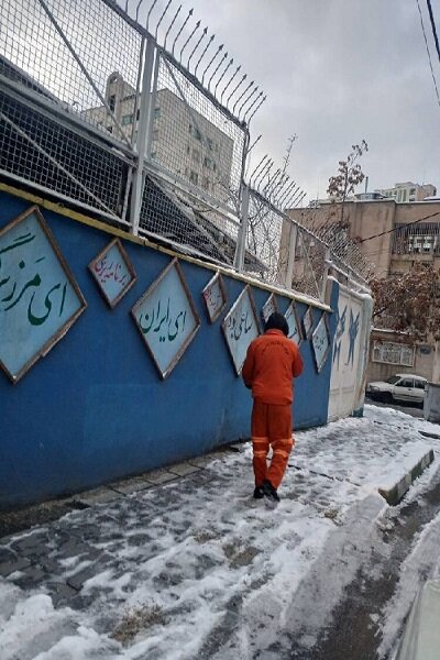 اقدامات شهرداری منطقه یک برای برفروبی معابر شمال شهر