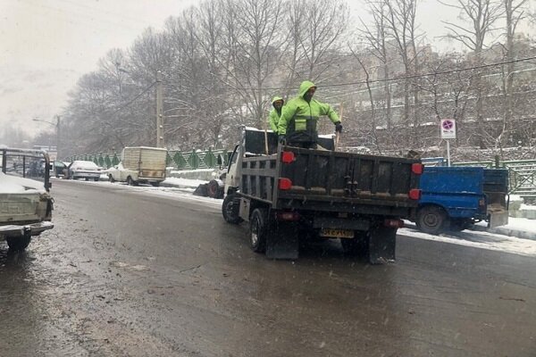 اقدامات شهرداری منطقه یک برای برفروبی معابر شمال شهر اقدامات شهرداری منطقه یک برای برفروبی معابر شمال شهر