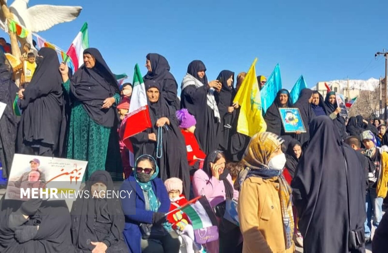 مردم شهر یاسوج با حضور حماسی در ۲۲ بهمن تماشایی به میدان آمدند