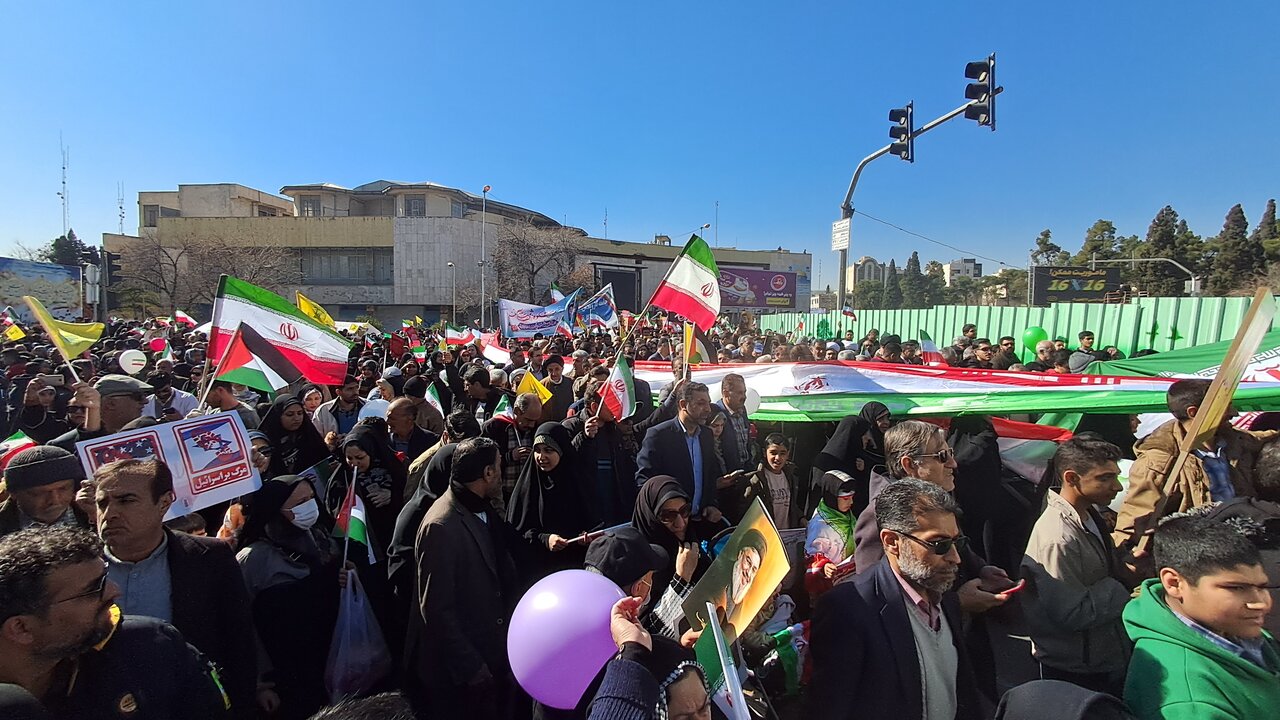 نقشآفرینی اقشار مختلف مردم در راهپیمایی ۲۲ بهمن شیراز