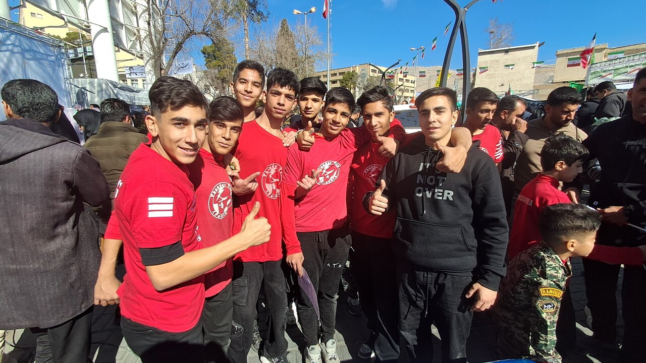 نقشآفرینی اقشار مختلف مردم در راهپیمایی ۲۲ بهمن شیراز