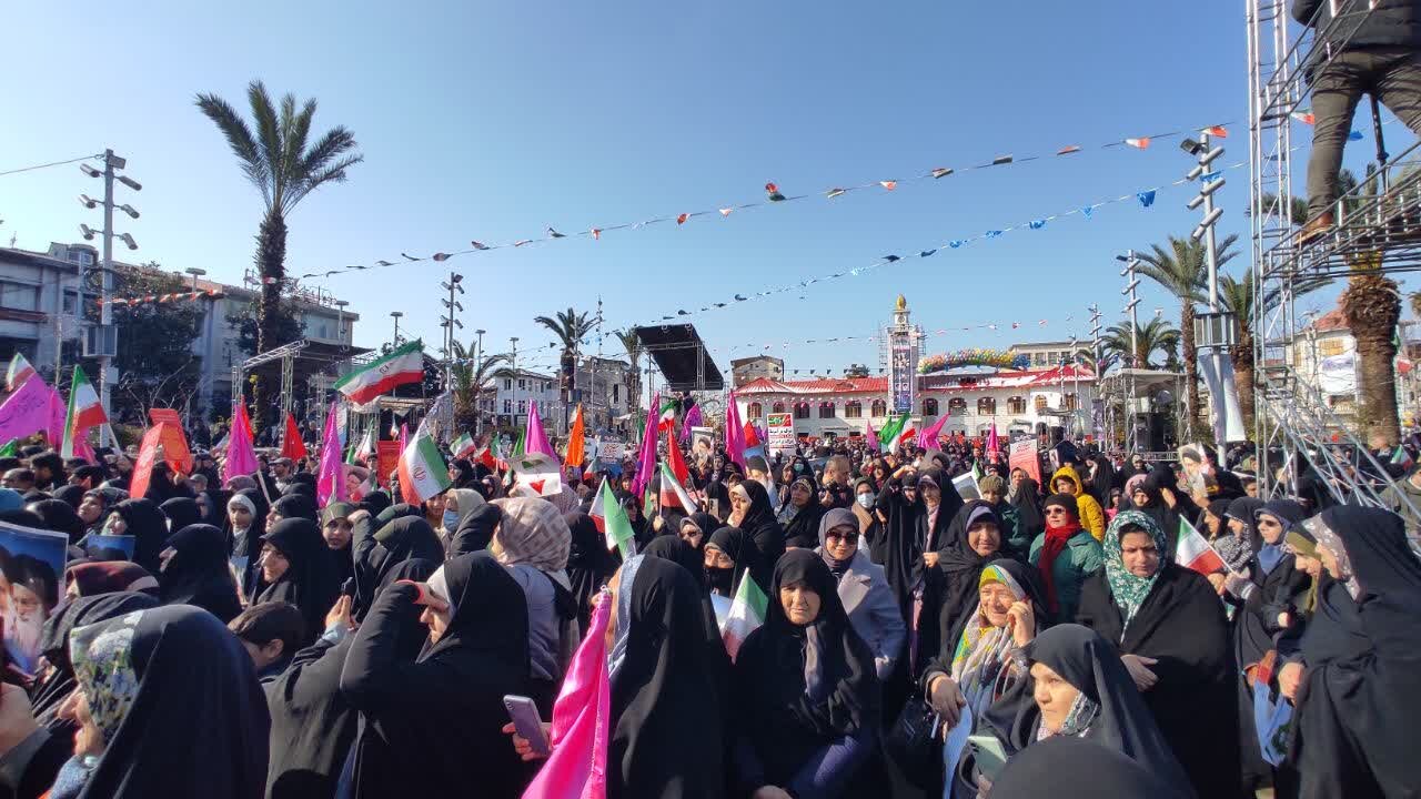 ۲۲ بهمن داغ و تماشایی یخ رشت را آب کرد