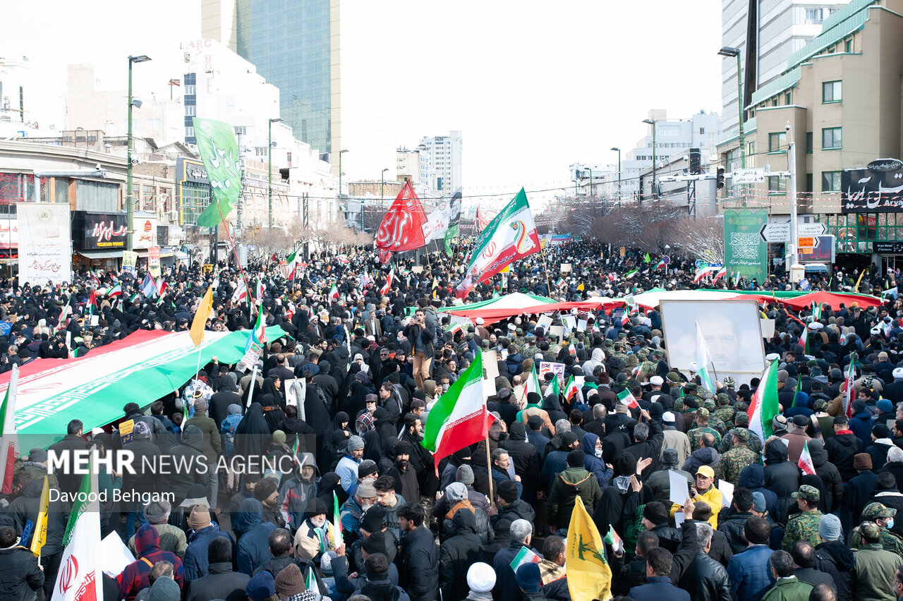 حضور حداکثری مردم راه مقابله با فشار حداکثری دشمن است حضور حداکثری مردم راه مقابله با فشار حداکثری دشمن است