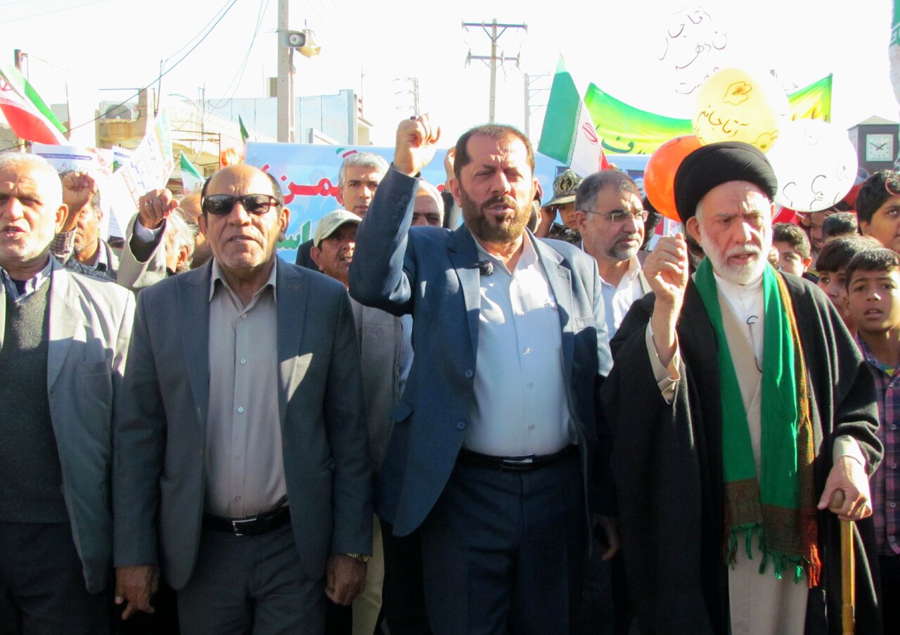 امام جمعه دیر: ملت ایران پوزه دشمن را به خاک میمالد