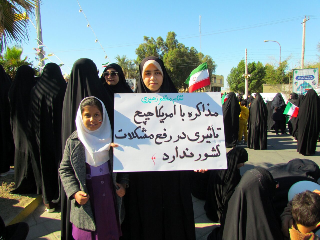 امام جمعه دیر: ملت ایران پوزه دشمن را به خاک میمالد