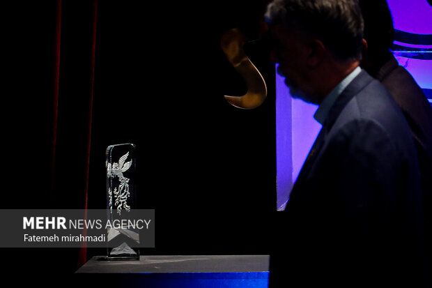 حاشیهنگاری اختتامیه فیلم فجر؛ از شادیها و قهرها تا مجریای که جان مراسم را گرفت!