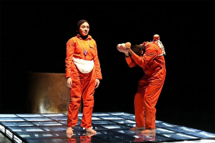 «مکاشفه از نزدیک» در آشپزخانه ضحاک؛ سختیهای تئاتر را به جان میخریم