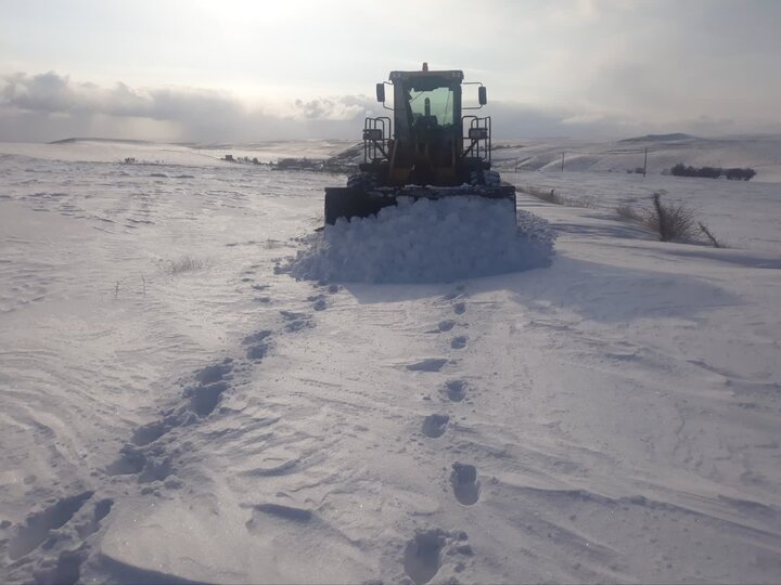 سقوط یک لودر در روستای واز چمستان