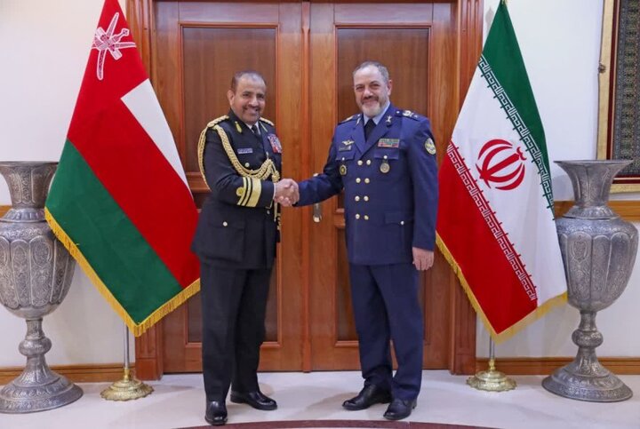 İran Savunma Bakanı ve Umman Genelkurmay Başkanı görüştü İran Savunma Bakanı ve Umman Genelkurmay Başkanı görüştü