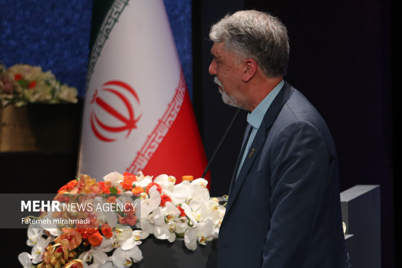 حاشیهنگاری اختتامیه فیلم فجر؛ از شادیها و قهرها تا مجریای که جان مراسم را گرفت!