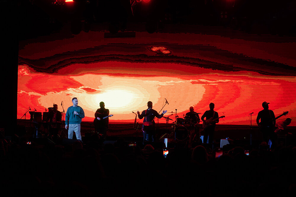 تلاش برای برگزاری یک کنسرت متفاوت؛ ناصر زینلی از مشکلات فنی و صندلیهای خالی گله کرد! تلاش برای برگزاری یک کنسرت متفاوت؛ ناصر زینلی از مشکلات فنی و صندلیهای خالی گله کرد!