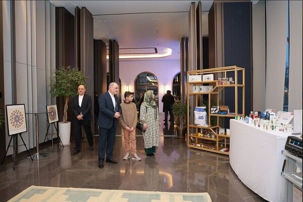 Özbekistan'da "Halı, El Sanatları ve İran Sanatı" Sergisi açıldı Özbekistan'da "Halı, El Sanatları ve İran Sanatı" Sergisi açıldı