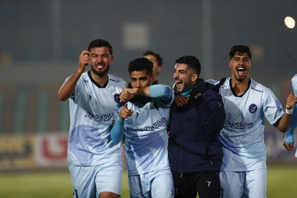 تعویق جشن صعود فجر به لیگ برتر؛ سه تهرانی و یک آبادانی در کورس دوم شدن تعویق جشن صعود فجر به لیگ برتر؛ سه تهرانی و یک آبادانی در کورس دوم شدن