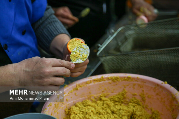 موکب مردمی پذیرایی در مسیر شادپیمایی نیمه شعبان در کرمانشاه