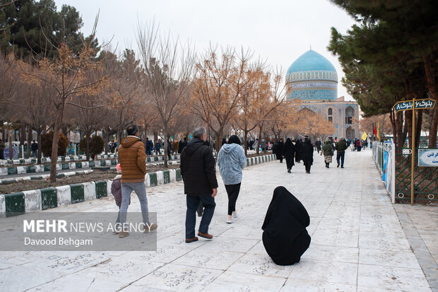 آئین سنتی «چراغ برات» در آرامستان خواجه ربیع مشهد