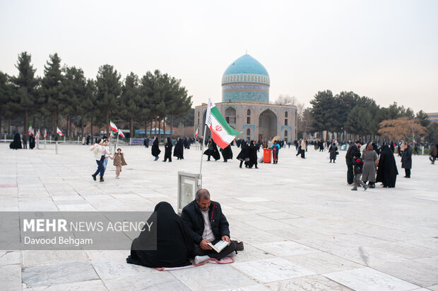 آئین سنتی «چراغ برات» در آرامستان خواجه ربیع مشهد