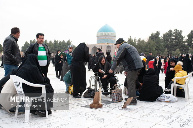 آئین سنتی «چراغ برات» در آرامستان خواجه ربیع مشهد