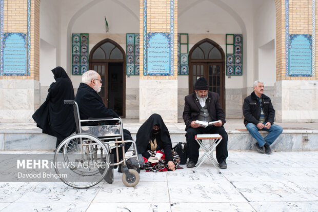 آئین سنتی «چراغ برات» در آرامستان خواجه ربیع مشهد