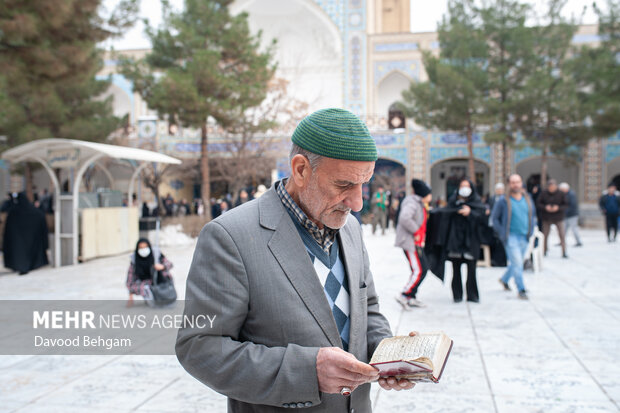 آئین سنتی «چراغ برات» در آرامستان خواجه ربیع مشهد