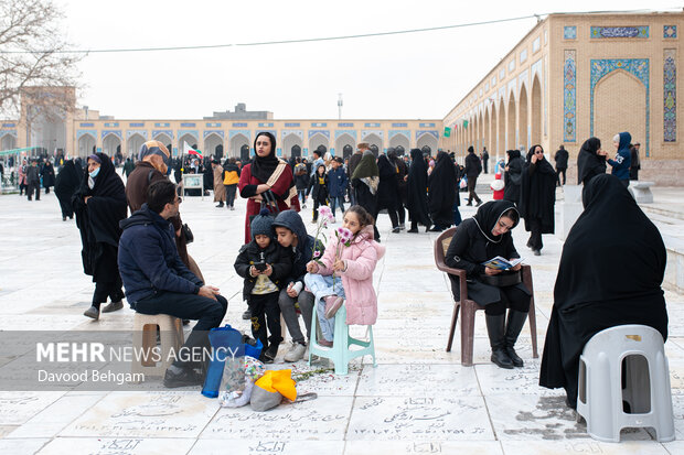 آئین سنتی «چراغ برات» در آرامستان خواجه ربیع مشهد