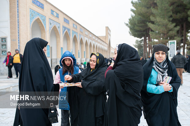 آئین سنتی «چراغ برات» در آرامستان خواجه ربیع مشهد