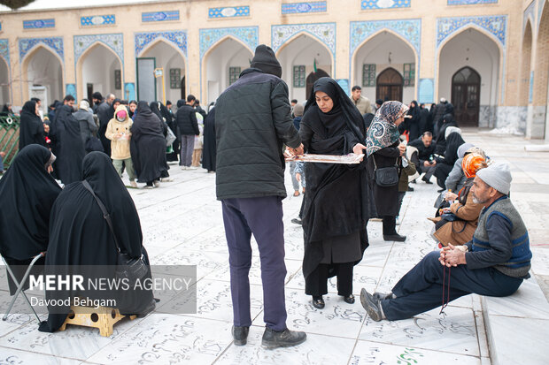 آئین سنتی «چراغ برات» در آرامستان خواجه ربیع مشهد