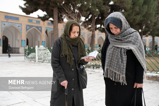 آئین سنتی «چراغ برات» در آرامستان خواجه ربیع مشهد