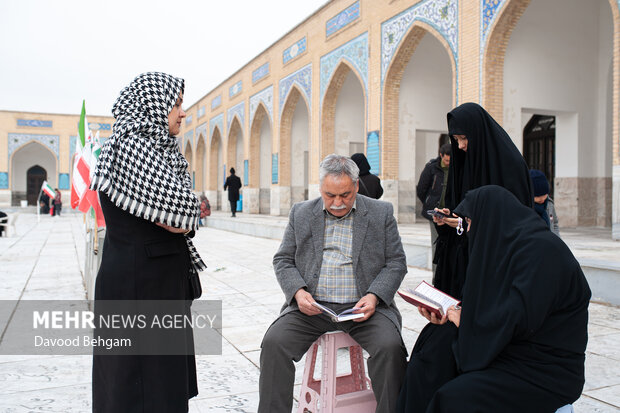 آئین سنتی «چراغ برات» در آرامستان خواجه ربیع مشهد