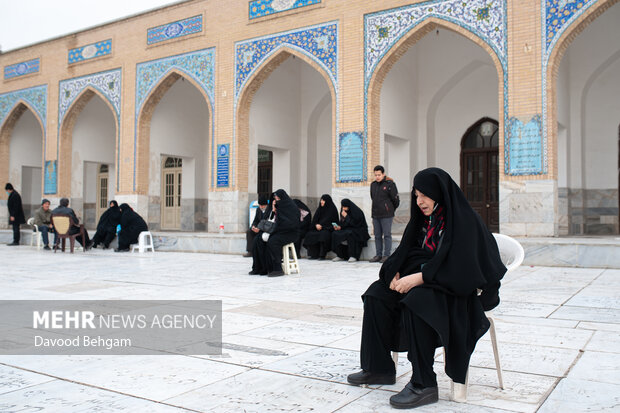 آئین سنتی «چراغ برات» در آرامستان خواجه ربیع مشهد