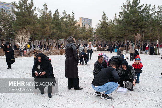 آئین سنتی «چراغ برات» در آرامستان خواجه ربیع مشهد