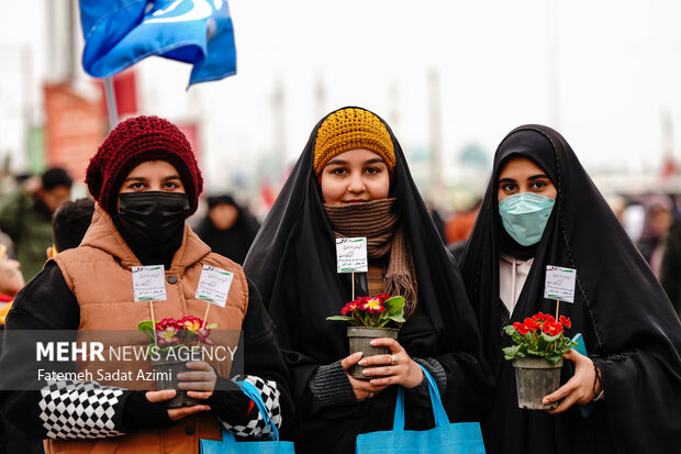 پیاده روی زائران نیمه شعبان به سمت مسجد جمکران