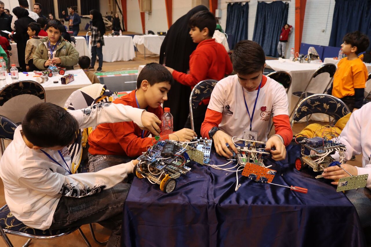 «شب علم» دانشگاه شریف با حضور بیش از ۱۵۰۰ دانشآموز برگزار شد