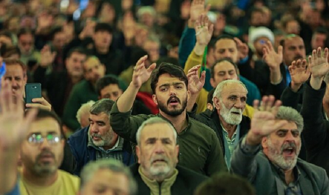 زمزمه دعای ندبه در صبح روز نیمه شعبان