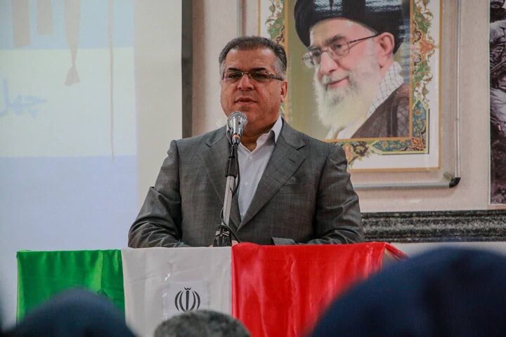 نوجوانان فریب وعدههای بیاساس دشمنان را نخورند