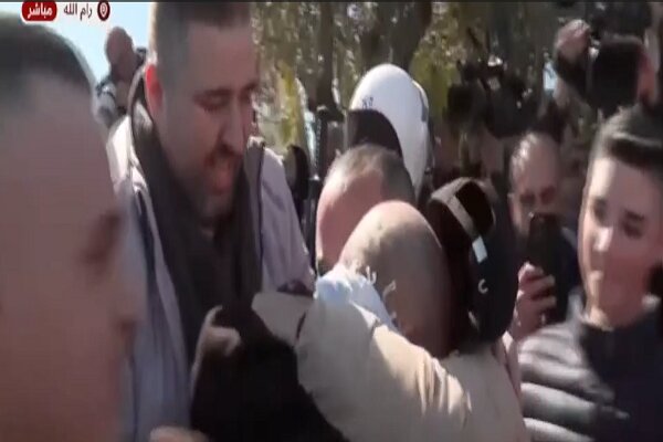 ورود آزادگان فلسطینی به رام الله در میان استقبال پرشور+ فیلم